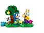Dve figúrky LEGO Animal Crossing, medveď a králik, zbierajú ovocie.