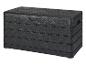 Čierna úložná truhlica s dreveným vzorom.