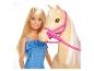 Bábika Barbie s blond vlasmi a béžový kôň s ružovým postrojom