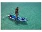 Nafukovací paddleboard Allround a pádlo v tyrkysovej vode.