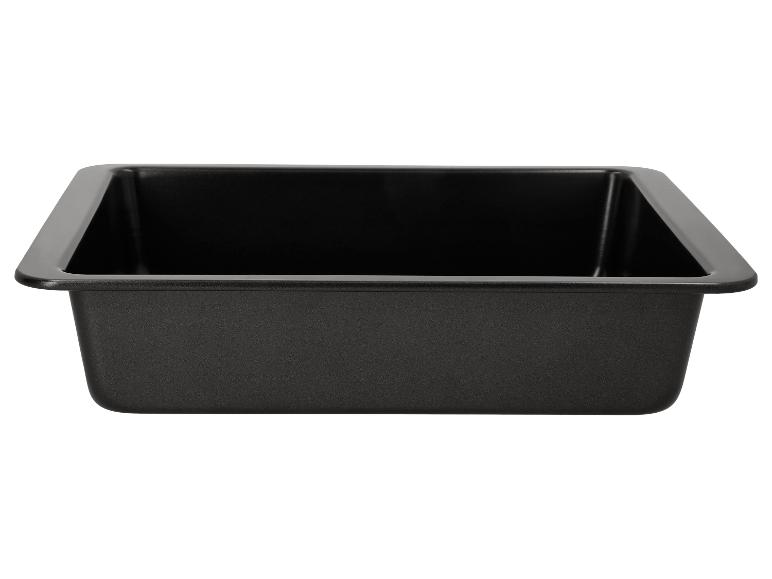 Čierna obdĺžniková forma na pečenie