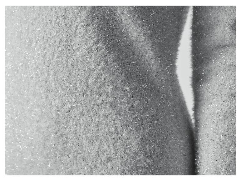 Detail striebornej trblietavej látky