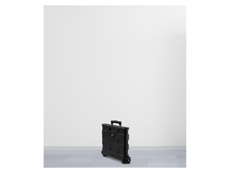 Čierny skladací nákupný vozík s kolieskami na bielom pozadí.