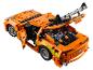 Oranžové auto LEGO Technic Fast & Furious s otvorenou kapotou a kufrom
