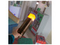 Ruka drží lampu vo forme fakle z hry Minecraft.