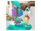 Play-Doh zmrzlinovač s farebnou modelovacou hmotou tvarovanou do zmrzliny a posýpok.