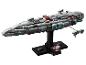 Model LEGO Star Wars Home One Star Cruiser na čiernom podstavci.