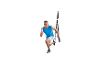 Muž v modrom tielku a sivých šortkách cvičí s odporovými pásmi.
