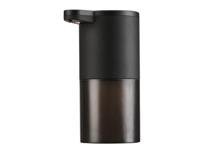 Elegantný a moderný čierny automatický dávkovač mydla.