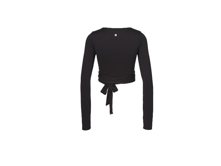 Čierny top s dlhými rukávmi a viazaním v páse, pohľad zozadu.