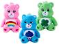 Tri plyšové hračky Care Bears: ružová, modrá a zelená, s výraznými brušnými znakmi.