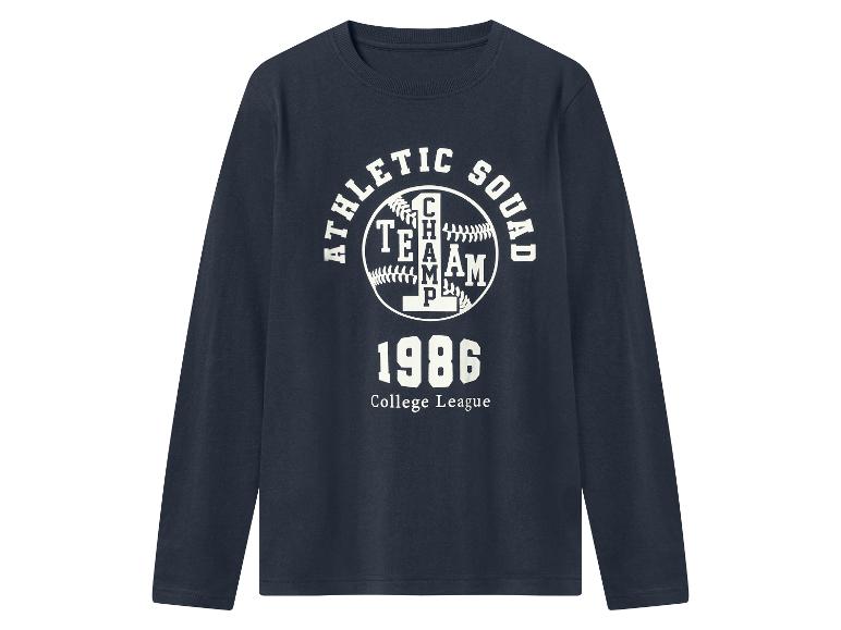 Tmavo modré tričko s dlhým rukávom s potlačou „ATHLETIC SQUAD TEAM CHAMP 1986 College League“.