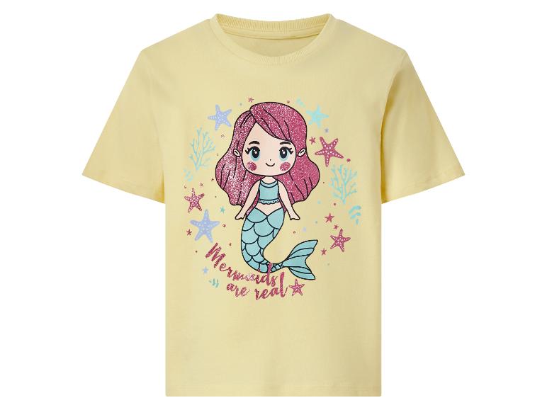 Žlté tričko s krátkym rukávom s morskou pannou a nápisom „Mermaids are real“.