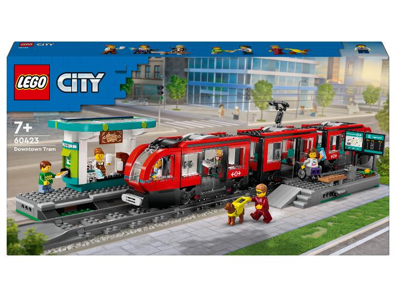 Súprava LEGO City Mestská električka s minifigúrkami a stanicou.