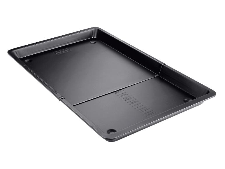 Čierna pekáč od Zenker s odnímateľným okrajom.