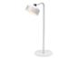 Biela moderná stojaca lampa s nastaviteľnou hlavou a rozsvieteným svetlom.