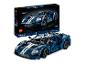 Model auta LEGO Technic Ford GT a jeho produktová krabica.