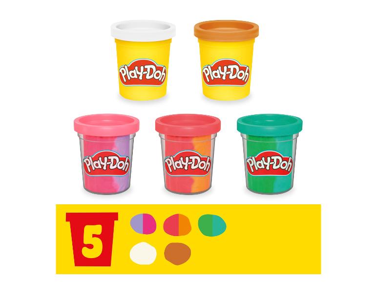 Päť téglikov modelovacej hmoty Play-Doh v rôznych farbách.
