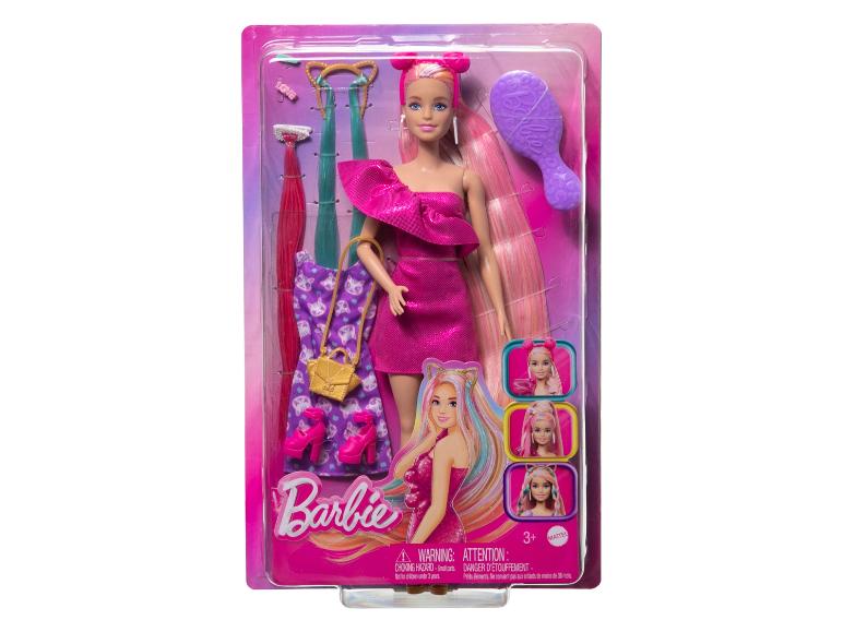 Bábika Barbie s módnymi a vlasovými doplnkami, vrátane kefy a dodatočného oblečenia.