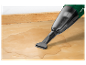 Parkside vysávač čistí rozliatu vodu na drevenej ploche.