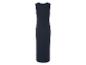 Dlhá čierna sukňa, minimalistický štýl.