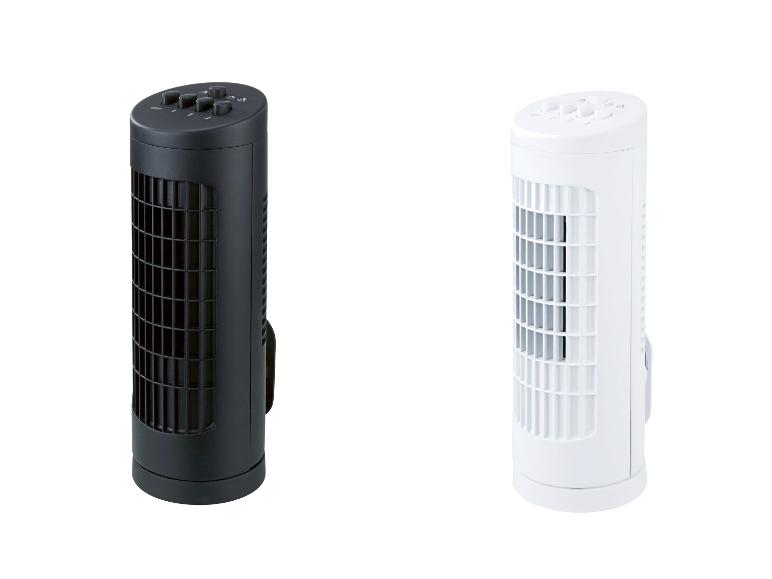 Dva vežové ventilátory, jeden čierny a jeden biely, s ovládacími tlačidlami navrchu.