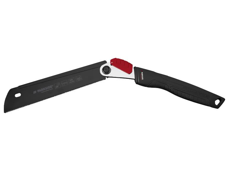 Čierna skladacia píla s červeným uzamykacím mechanizmom a ergonomickou rukoväťou.