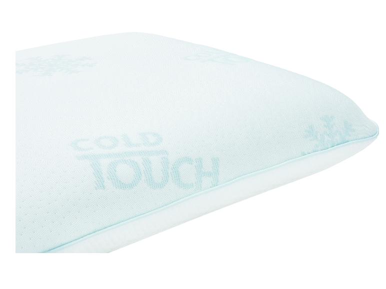 Vankúš s nápisom „COLD TOUCH“ a vzormi snehových vločiek.