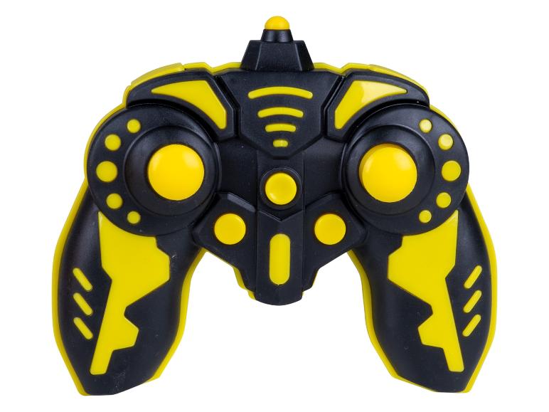 Čierny a žltý diaľkový ovládač s tlačidlami a joystickmi.