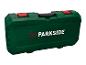 Zelený box na náradie s červenými uzávermi a čiernou rukoväťou.