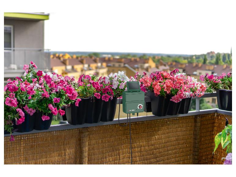 Automatické zavlažovanie Parkside, kvety v kvetináčoch na balkóne.