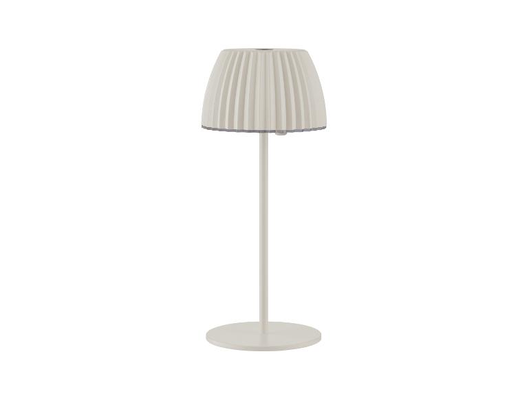 Biela stojaca lampa s plisovaným tienidlom.