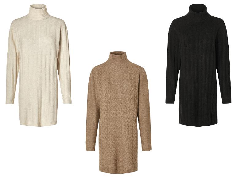 Tri svetre s vysokým golierom v neutrálnych farbách.