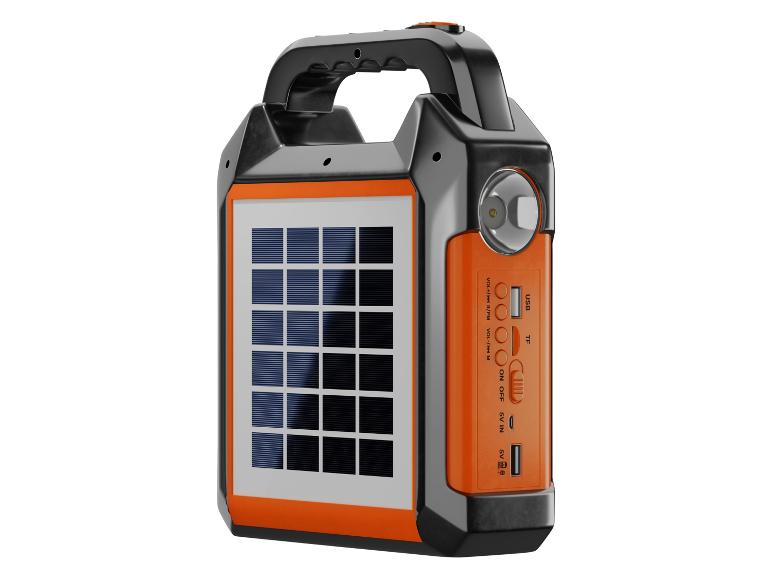 Prenosná oranžovo-čierna kempingová lampa so solárnym panelom, USB portami a ovládacími prvkami.