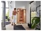 Home Deluxe: Domáca sauna s mužom nastavujúcim ovládanie v modernej kúpeľni.