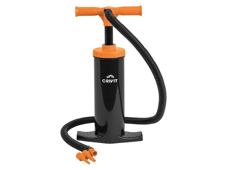 Čierno-oranžová nožná pumpa Crivit na nafukovanie.