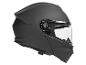 Matná čierna motocyklová prilba s uzavretým štítom, bočný pohľad.