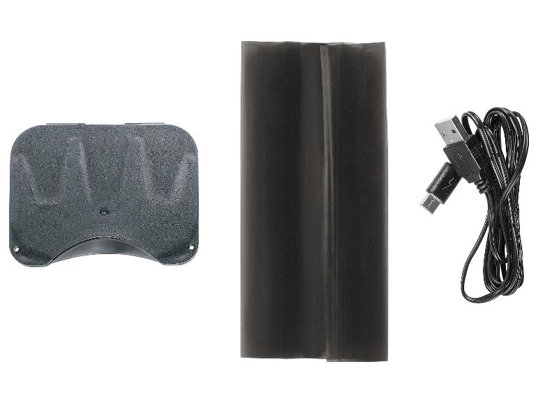 Puzdro na batérie, ochranný obal a USB kábel.