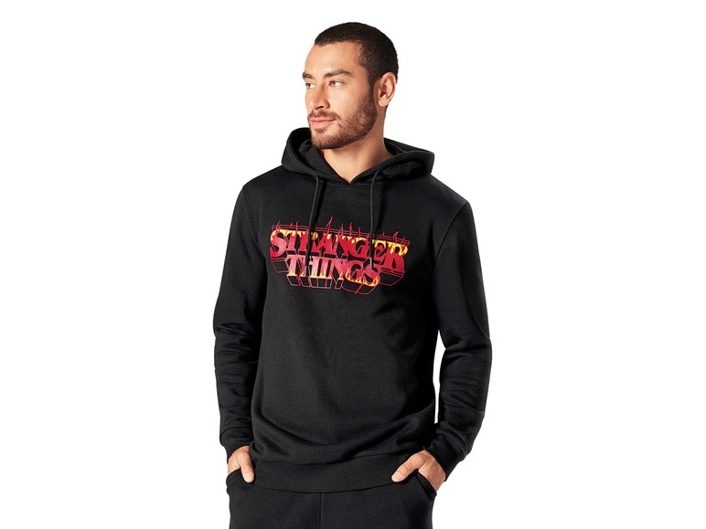 Čierna mikina s kapucňou Stranger Things s logom s plameňmi.