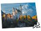 Puzzle hradu Neuschwanstein a zasnežených hôr, s chýbajúcimi dielikmi