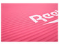 Ružová fitness podložka s logom Reebok.