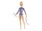 Barbie bábika v gymnastickom oblečení s palicami a stuhou.