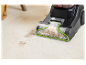 Čistič kobercov Bissell PowerWash čistí koberec.