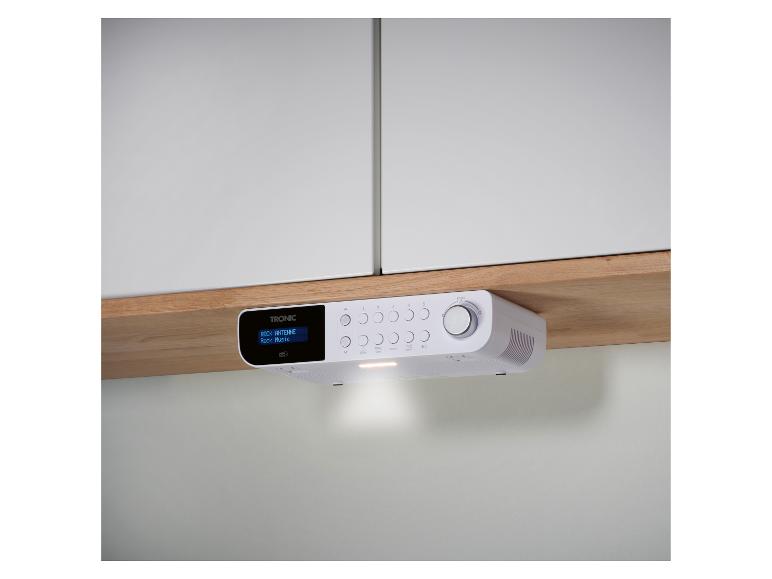 Biely rádioprijímač TRONIC pod skrinkou s displejom a ovládacími tlačidlami