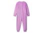 Zadný pohľad na fialový flísový overal s dlhými rukávmi a rebrovanými manžetami.
