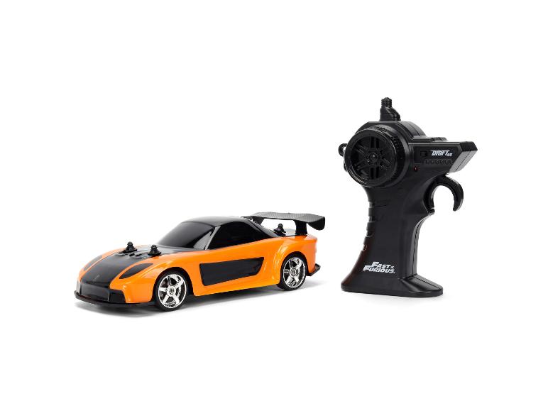 Oranžové a čierne pretekárske auto Fast & Furious RC s diaľkovým ovládaním.