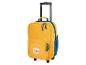Žltá detská batožina s obrázkom leva, vhodná na cesty.