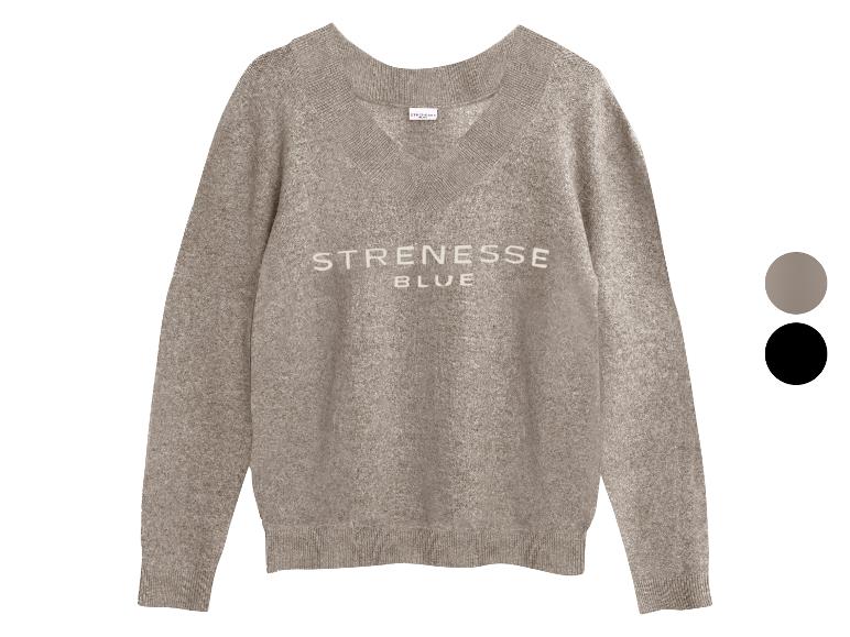 Béžový sveter s výstrihom do V a vyšívaným logom „STRENESSE BLUE“ na hrudi.