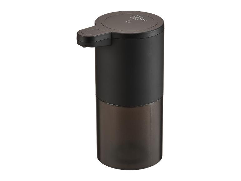 Čierny automatický dávkovač mydla Livarno Lux.
