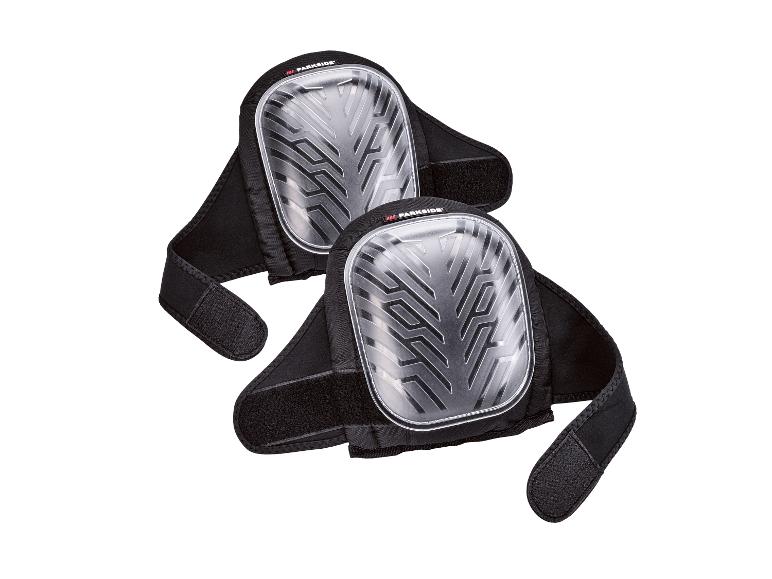 Dve čierne ochrany kolien s logom Parkside.